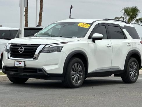 Used 2025 Nissan Pathfinder SV FWD image 7