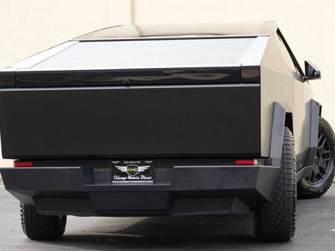 Used 2024 Tesla Cybertruck AWD Crew Cab image 17