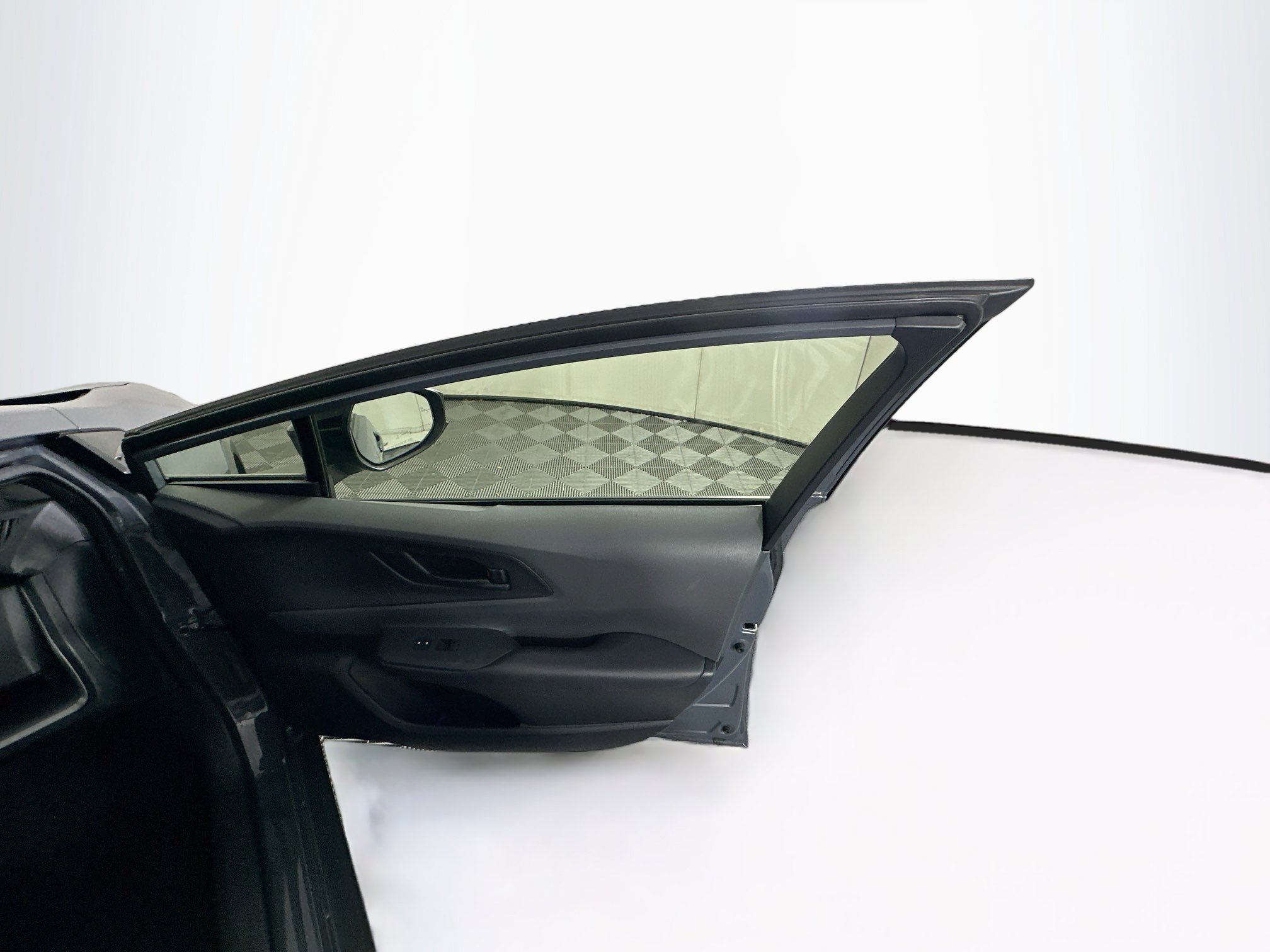 Used 2025 Toyota Prius LE FWD image 31