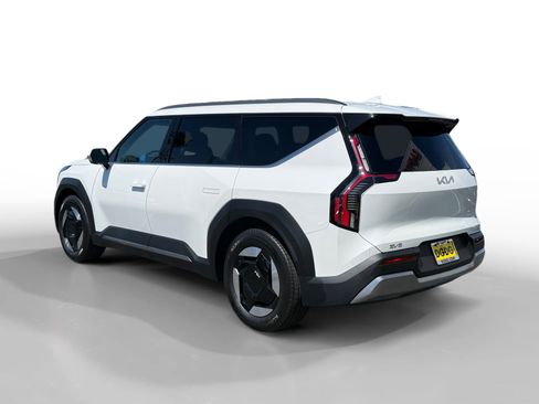 Used 2024 Kia EV9 Wind AWD/4WD image 3
