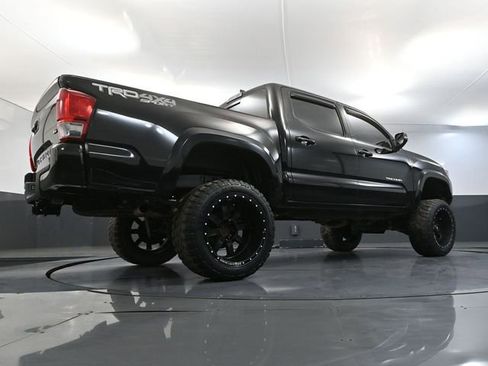 Used 2017 Toyota Tacoma TRD Sport w/ Tow Package image 51