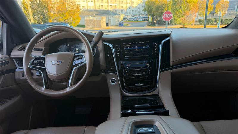 Used 2020 Cadillac Escalade Platinum AWD/4WD image 25
