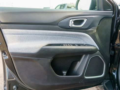 Used 2022 Jeep Compass Latitude w/ Convenience Group image 19