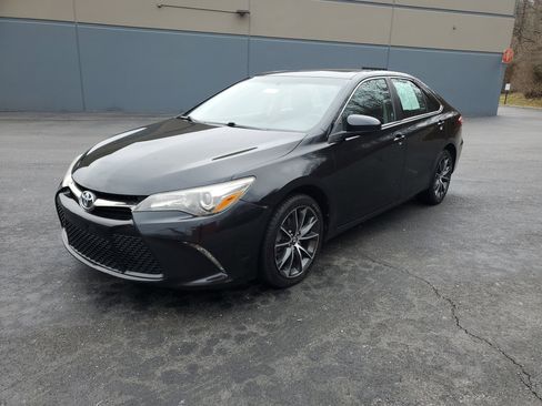 Used 2017 Toyota Camry XSE image 9