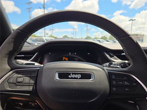 New 2025 Jeep Grand Cherokee Altitude image 35