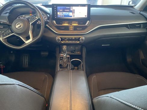 Used 2023 Nissan Altima 2.5 SV w/ SV Premium Package FWD image 12