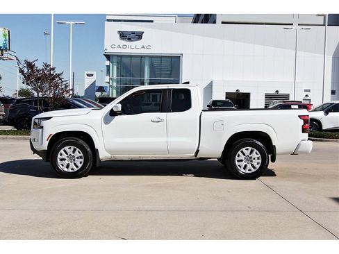 Certified 2024 Nissan Frontier SV w/ SV Convenience Package image 3