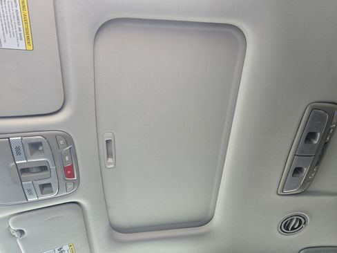 Used 2025 Kia Telluride S FWD image 22