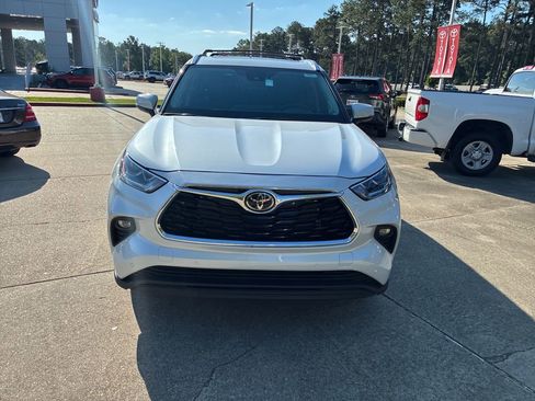 New 2026 Toyota Highlander Limited AWD/4WD image 10