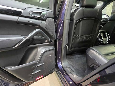 Used 2017 Porsche Cayenne image 25