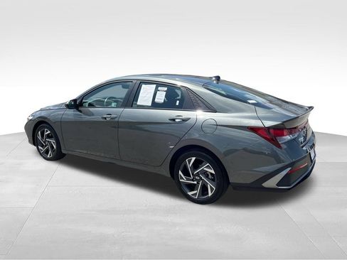 Used 2025 Hyundai Elantra Sport w/ Cargo Package FWD image 3
