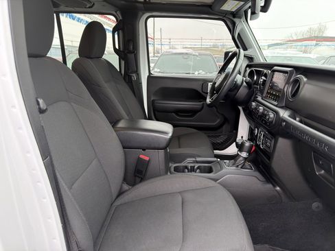 Used 2022 Jeep Wrangler Unlimited Sport image 43