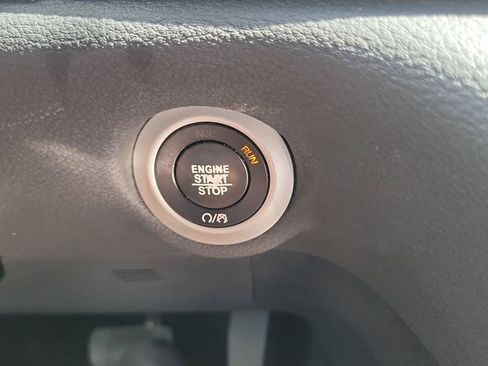 Used 2019 Chrysler Pacifica Limited w/ Advanced Safetytec Group FWD image 22