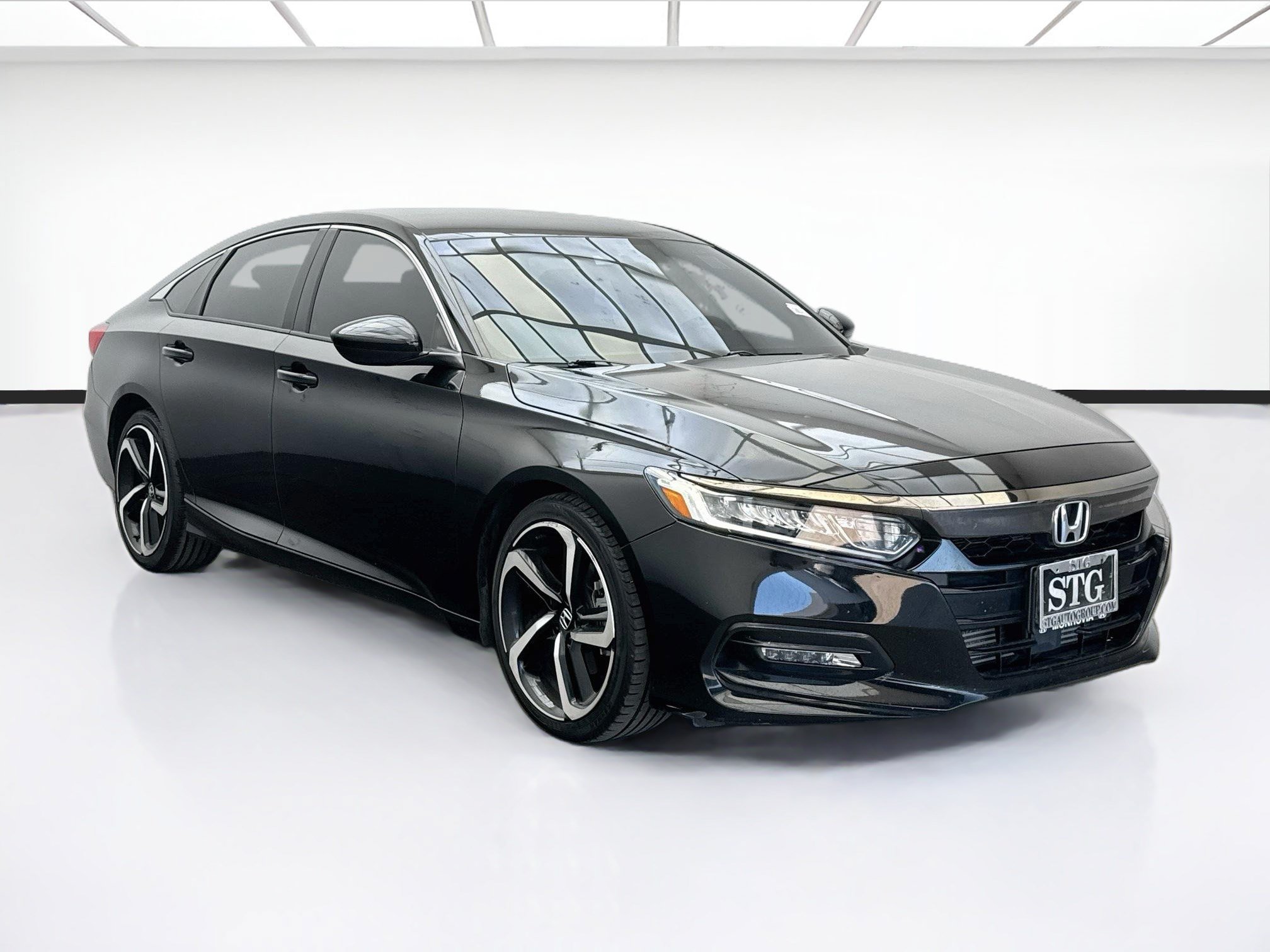 Used 2018 Honda Accord Sport image 3