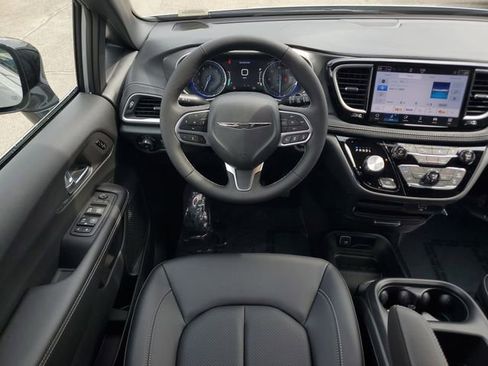 New 2026 Chrysler Pacifica Select image 15