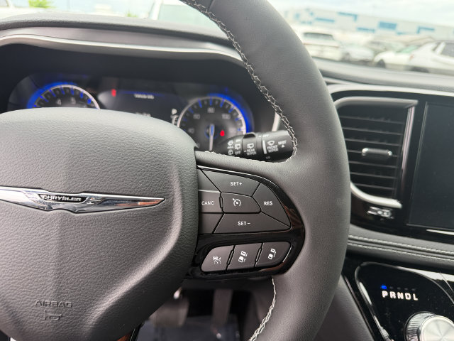 New 2026 Chrysler Pacifica Select AWD/4WD image 16