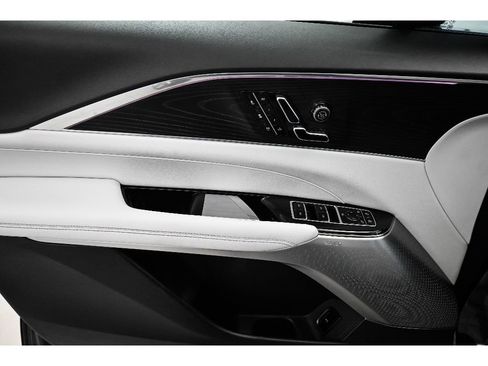 Used 2024 Cadillac Lyriq Luxury RWD image 31