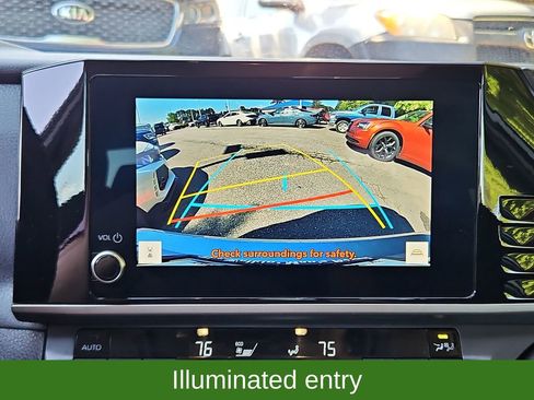 Used 2025 Toyota Camry SE FWD image 18