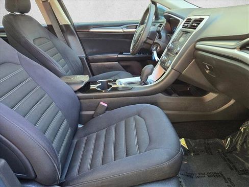 Used 2015 Ford Fusion SE FWD image 18