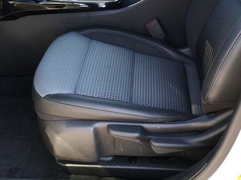 Used 2025 Chevrolet Trax LT w/ LT Convenience Package image 14