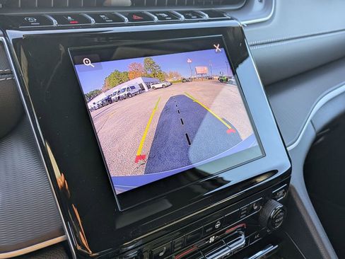 New 2025 Jeep Grand Cherokee Altitude image 20