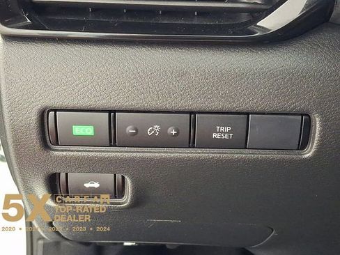 Used 2025 Nissan Sentra SV image 30