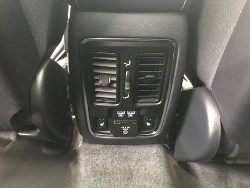 Used 2017 Jeep Grand Cherokee Overland w/ Jeep Active Safety Group image 29