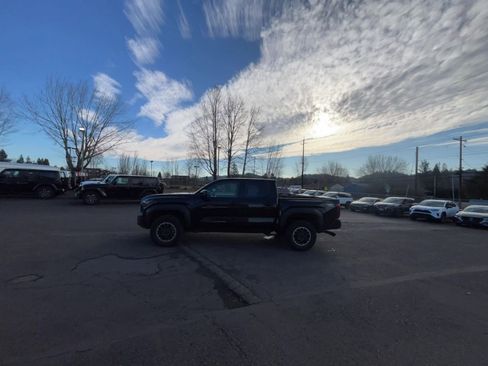 Used 2025 Toyota Tacoma TRD Off-Road image 16