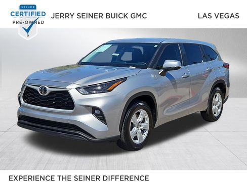 Used 2023 Toyota Highlander LE FWD image 1