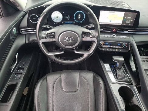 Used 2022 Hyundai Elantra Limited FWD image 11