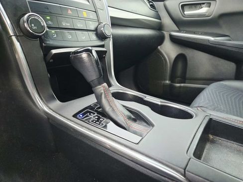 Used 2015 Toyota Camry SE FWD image 17
