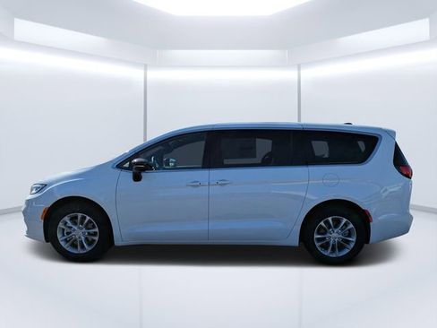 New 2026 Chrysler Pacifica Select FWD image 6