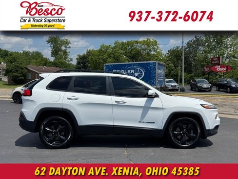Used 2016 Jeep Cherokee Latitude FWD image 3