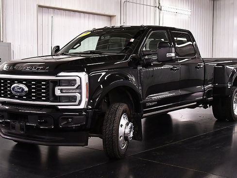 Used 2025 Ford F450 Platinum w/ FX4 Off-Road Package image 3