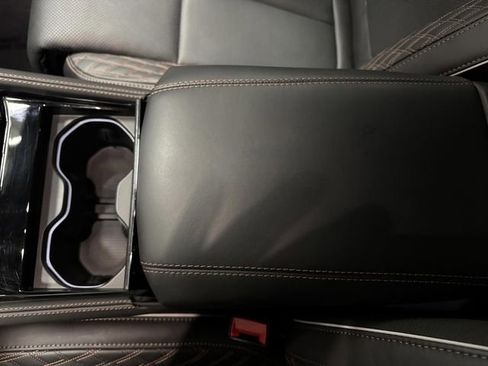 Used 2025 Jeep Grand Cherokee Summit w/ Obsidian Package image 21