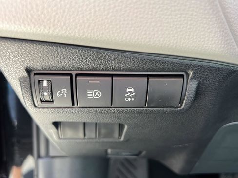 Used 2026 Toyota Corolla Cross L image 13