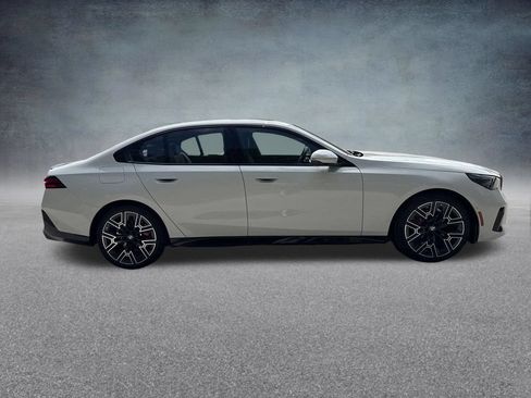 Used 2027 BMW 530i xDrive w/ M Sport Package AWD/4WD image 7