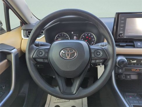 Used 2022 Toyota RAV4 LE image 15