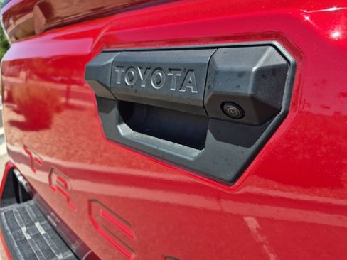 Certified 2025 Toyota Tacoma SR5 AWD/4WD image 21