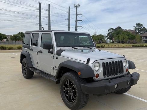 Used 2012 Jeep Wrangler Unlimited Sport AWD/4WD image 2