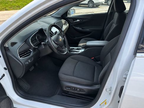 Used 2018 Chevrolet Malibu LT FWD image 8