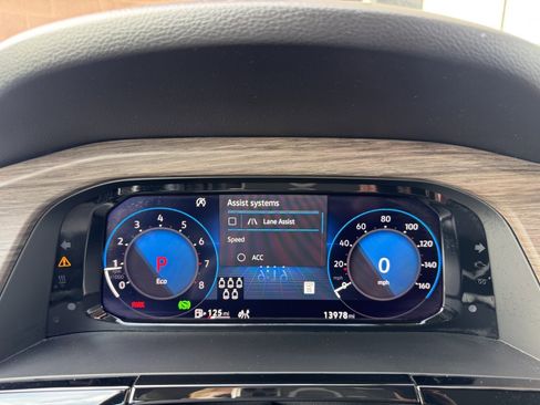 Used 2024 Volkswagen Atlas SEL Premium R-Line image 18