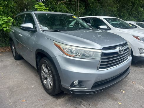 Used 2015 Toyota Highlander XLE FWD image 3