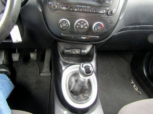 Used 2016 Kia Soul FWD image 16