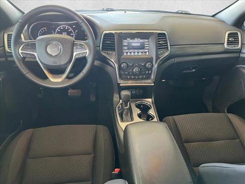 Used 2021 Jeep Grand Cherokee Laredo image 12