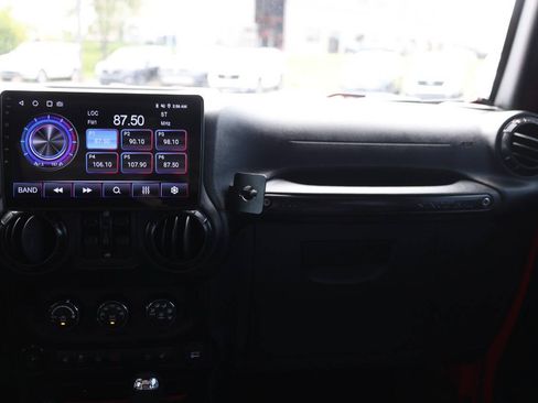 Used 2018 Jeep Wrangler Unlimited Rubicon AWD/4WD image 23