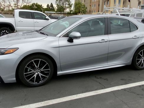 Used 2022 Toyota Camry SE image 8