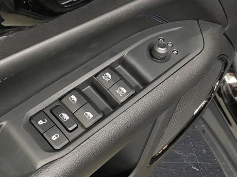 New 2025 Jeep Compass Latitude w/ Sun & Sound Group image 30