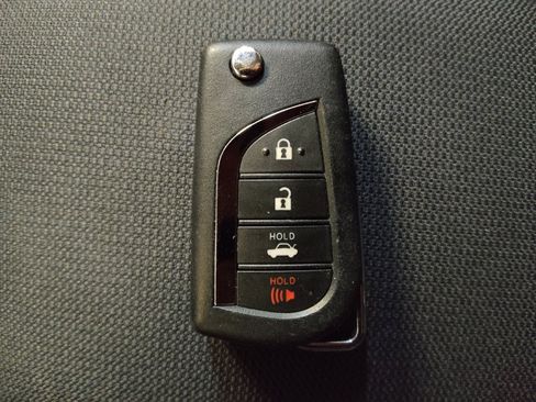 Used 2020 Toyota Corolla LE image 32