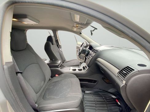 Used 2007 Saturn Outlook XE w/ Advanced Audio Pkg FWD image 38